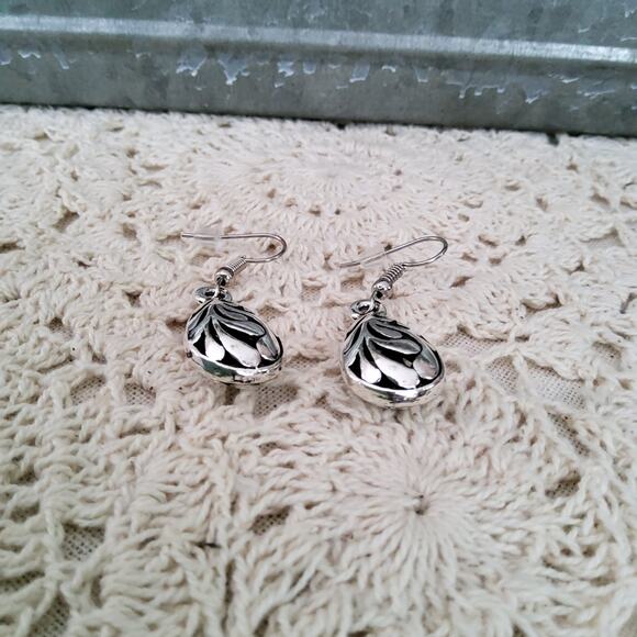 Women's Fashion Hollow Teardrop Dangle Earrings Antique Silver Tone - Picture 3 of 8